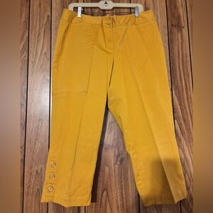 Kasper Mustard Yellow with Button-Accent capris